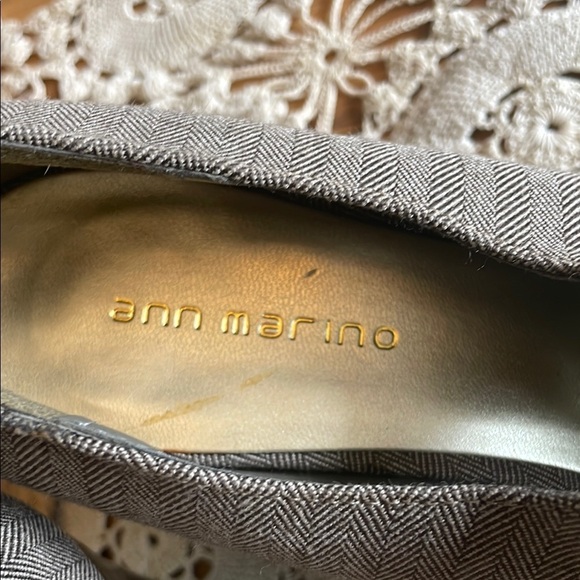 Ann Marino Gray and taupe Heels with Elegant Bow - Picture 2 of 10